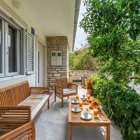 Holiday Home Tamjan Supetar Exterior photo